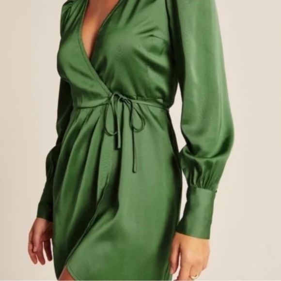 Abercrombie & Fitch Green Satin Wrap Dress size XXS - Picture 2 of 9